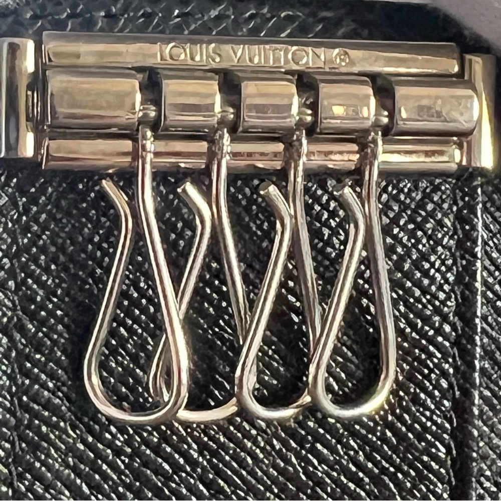 LOUIS VUITTON KEY HOLDER - Picture 4 of 9